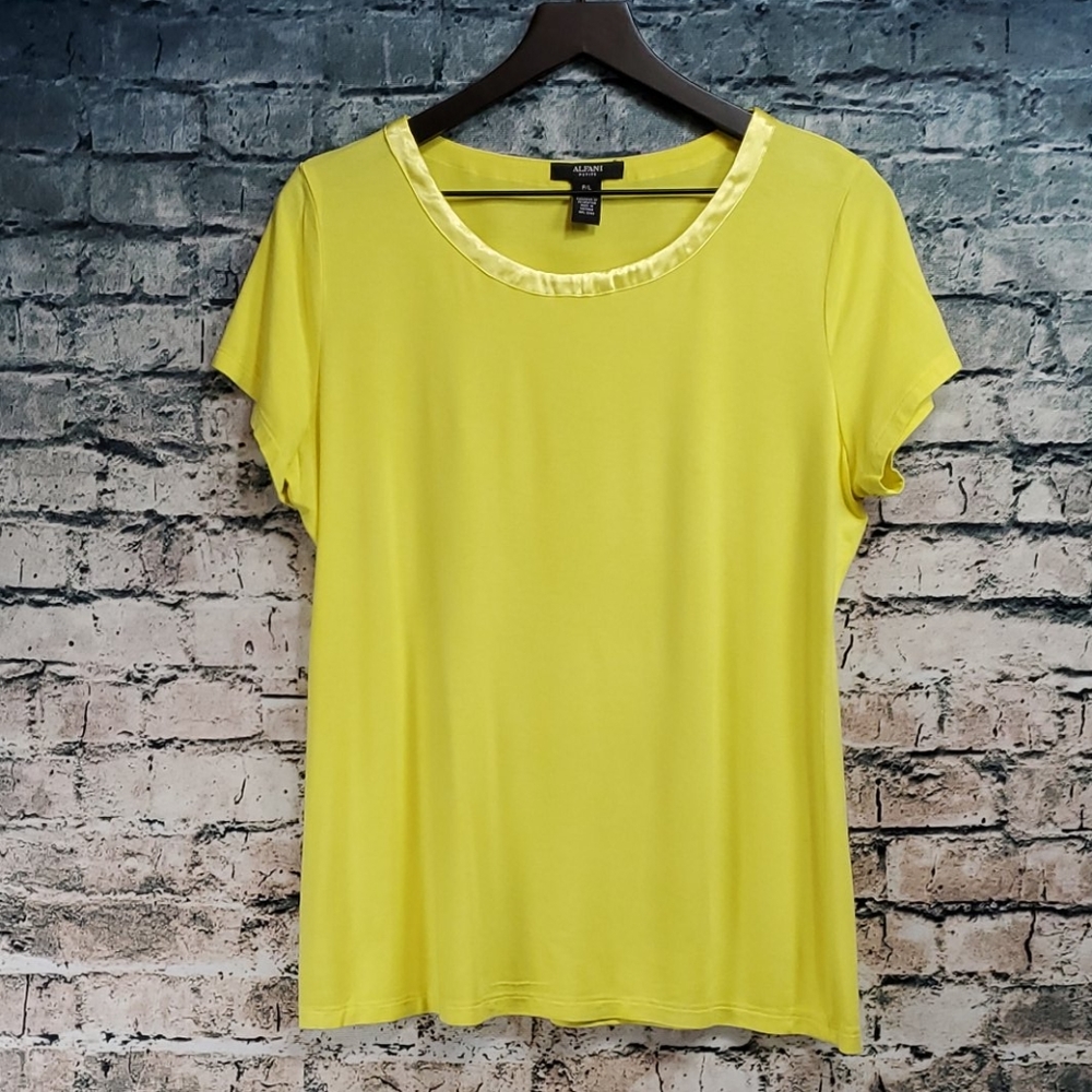 5/$30 🎀 Alfani | Yellow Satin Trim Career Wear Top